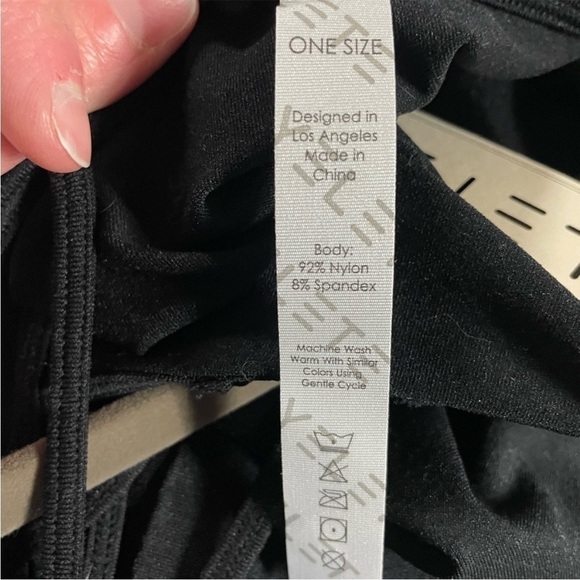 Yelete one size fits most black tank top - Picture 4 of 4